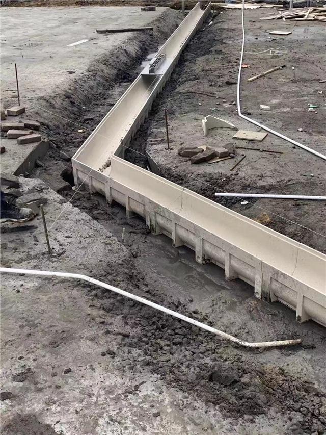 缝隙式排水沟 预制树脂混凝土U型沟槽与成品雨水篦子的理想组合